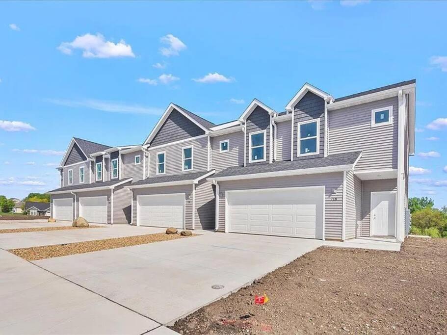 Central Cedar Falls New Construction Townhome! Экстерьер фото